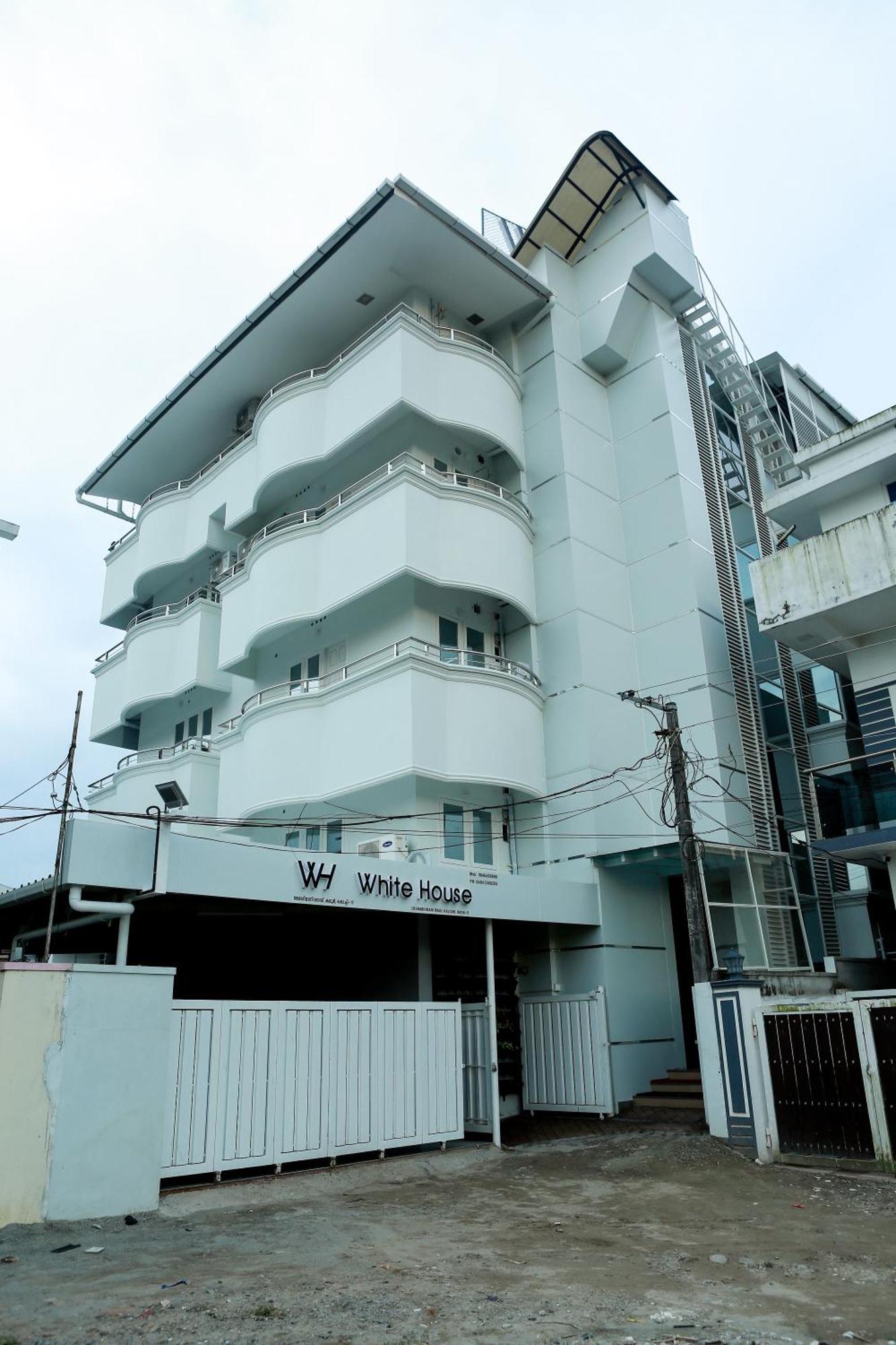 White House Inn Коччи Экстерьер фото