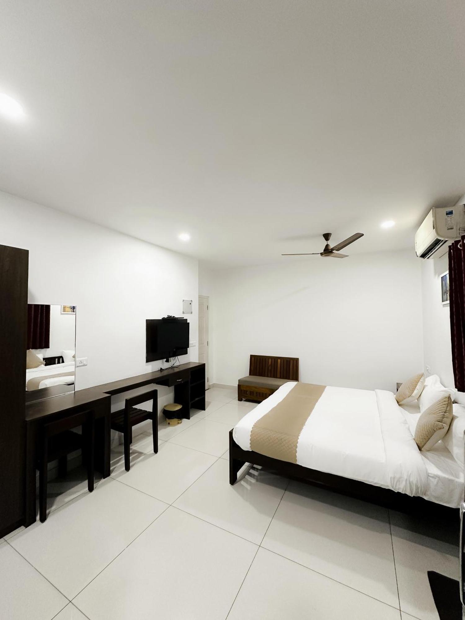 White House Inn Коччи Экстерьер фото